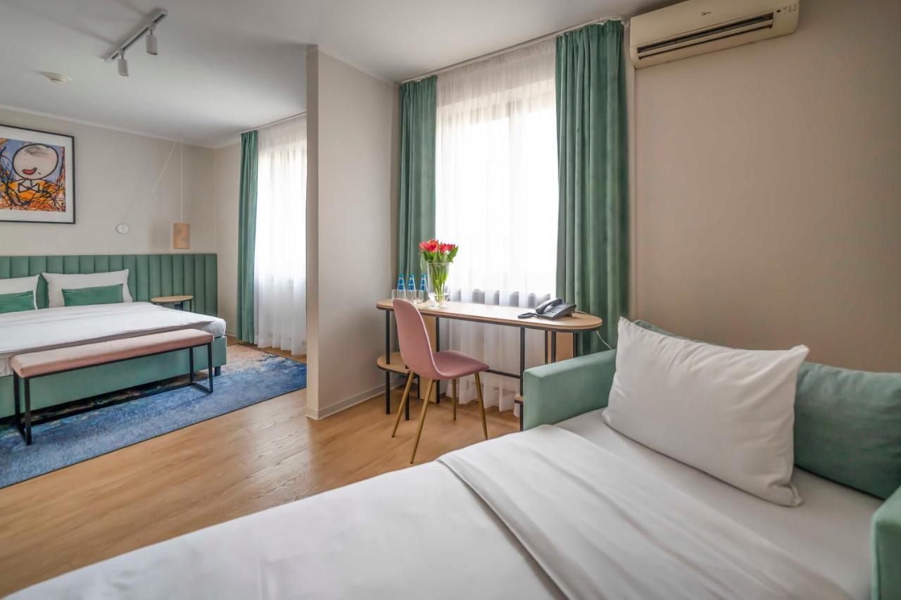 H12**** Hotel 4*